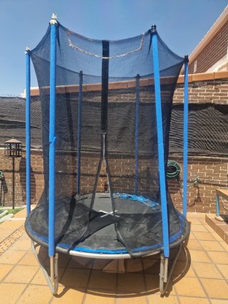 Cama elástica con red de seguridad