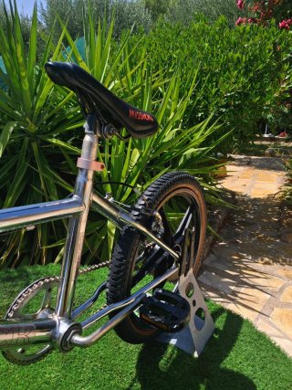 Bicicleta BMX Monty Cromada