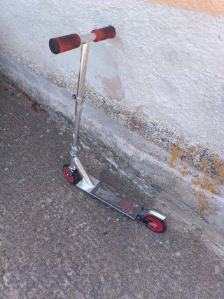 Patinete infantil plateado