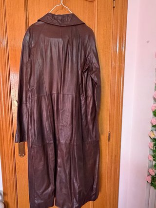 Chaqueta larga de cuero marrón