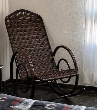 Mecedora de forja y mimbre