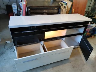 Mueble de salón moderno blanco y negro