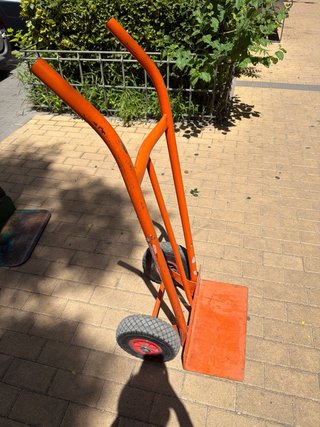 Carretilla de acero naranja