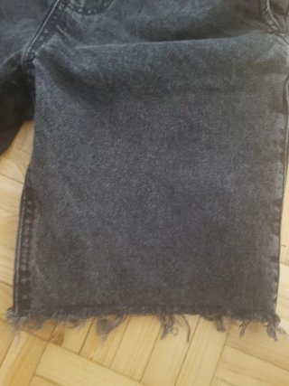 Peto corto vaquero Bershka negro T. M/L. 40/42