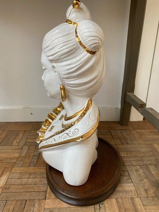 Escultura Busto Mujer Blanca y Dorada