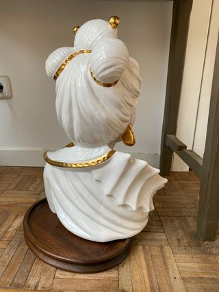 Escultura Busto Mujer Blanca y Dorada
