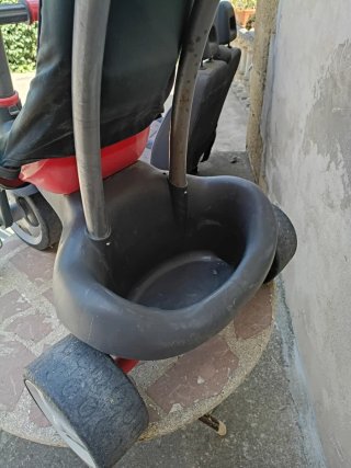 Triciclo con manillar de control