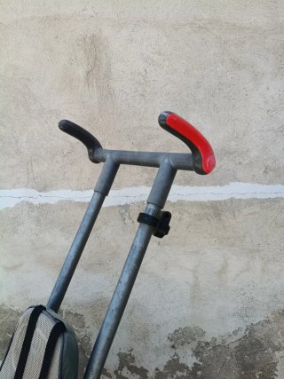 Triciclo con manillar de control