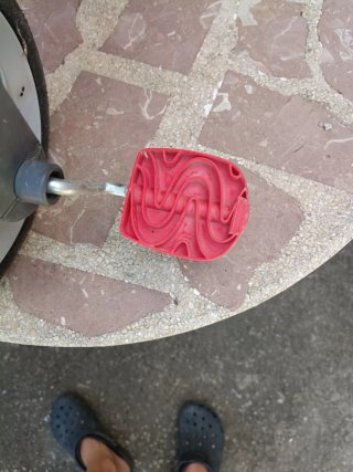 Triciclo con manillar de control
