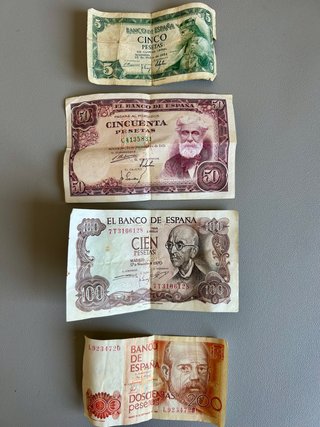 Billetes españoles antiguos 5,50,100 y 200 pesetas