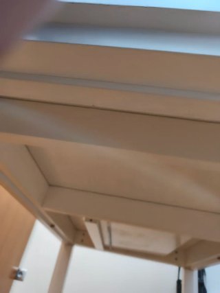 Mesa de salón blanca de madera
