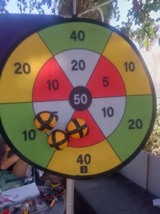 Diana de juego con pelotas