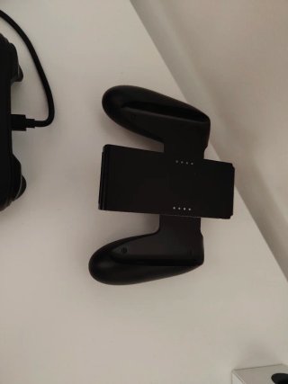 Nintendo Switch OLED + Mando Pro + Cargador