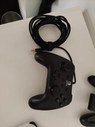 Nintendo Switch OLED + Mando Pro + Cargador