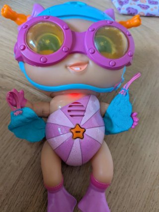 Bellie Lily Splash Muñeca