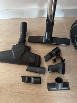 Aspirador Bosch Serie 2 Parquet Rojo + accesorios