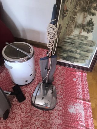 Lote Vintage: Aspiradora, Maleta y Lámpara