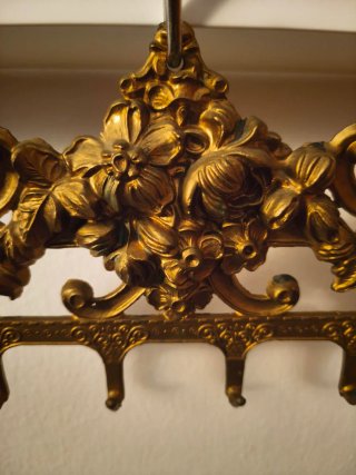 Llavero de pared antiguo dorado