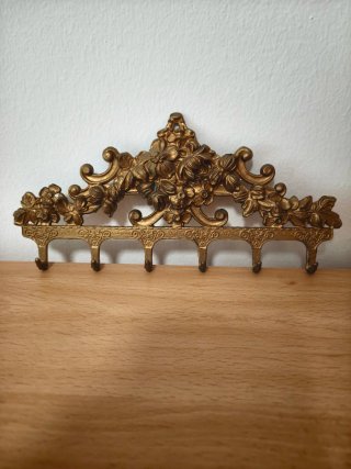Llavero de pared antiguo dorado