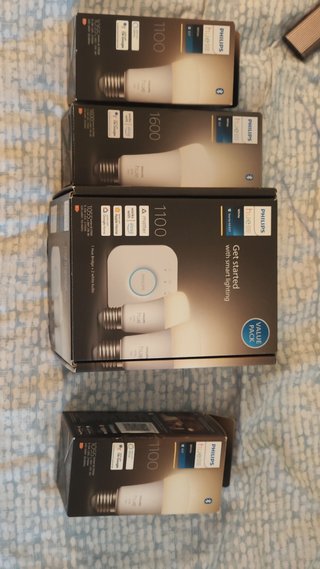 Philips Hue Bridge 2.0 + 4 Lampadine