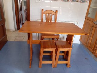 Cocina con muebles y electrodomésticos