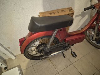 Piaggio Vespino antigua con documentación