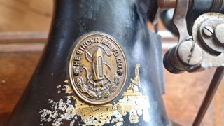 Máquina de Coser Singer Hierro Fundido y Madera
