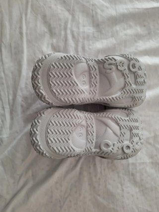 Crocs Caged Clog Grises