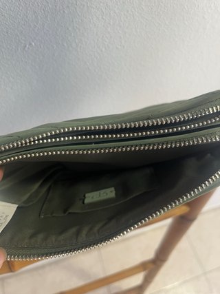 Bolso bandolera verde con correas