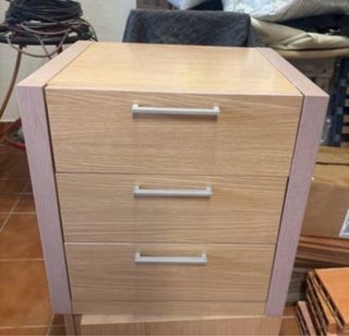 Cajonera de madera y metal