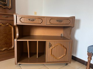 Mueble TV madera con cajones y puerta