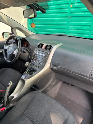 TOYOTA AURIS 140.000 KM AUTOMÁTICO
