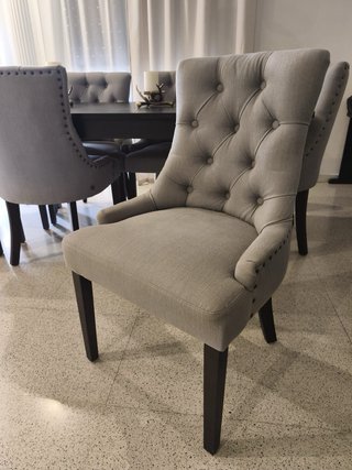 Mesa comedor y 6 sillas tapizadas