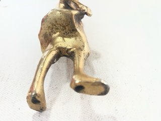 “Figura antigua niño con sombrero, bronce”