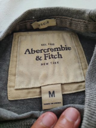 Camiseta Abercrombie & Fitch NY Gris