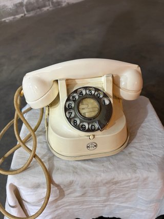 Telefono a disco vintage color crema bachelite