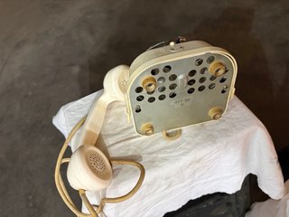 Telefono a disco vintage color crema bachelite