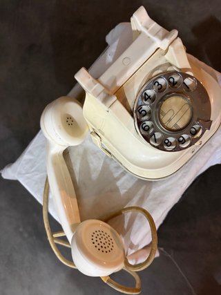 Telefono a disco vintage color crema bachelite
