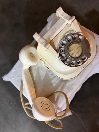 Telefono a disco vintage color crema bachelite