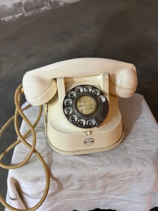 Telefono a disco vintage color crema bachelite
