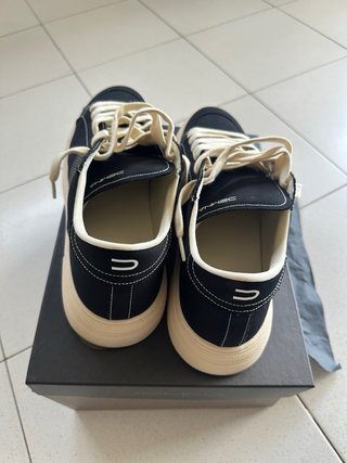 Scarpe uomo nere e bianche, numero 45