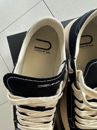 Scarpe uomo nere e bianche, numero 45