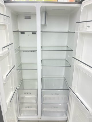 Nevera Americana Gris marca Beko 6 messes garantia