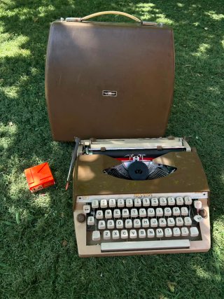 Máquina de escribir antigua
