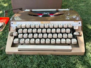 Máquina de escribir antigua