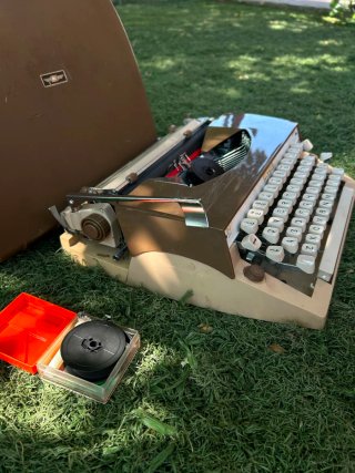 Máquina de escribir antigua