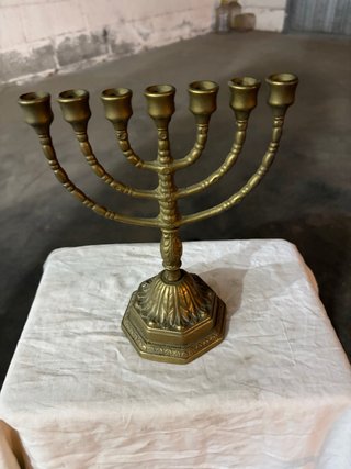 Menorah in ottone