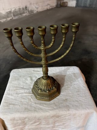 Menorah in ottone