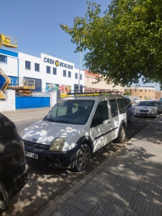 Ford E-Tourneo Courier 2004
