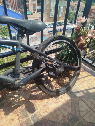 Bicicleta BMX Negra